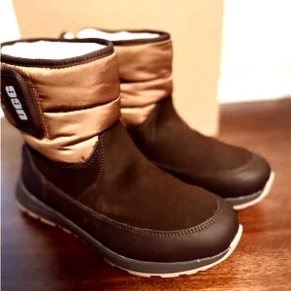 UGGS AUSTRALIA TOTY WINTER BOOTS - Picture 1 of 7